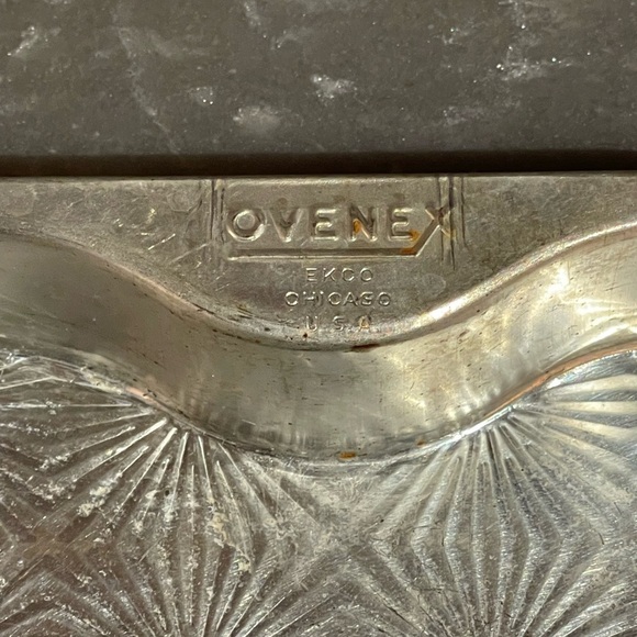 Ovenex Ecko Vintage Heart-Shaped Silver Baking Pan - Picture 3 of 3